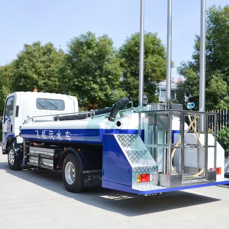 Electric Isuzu Airport lavatory truck