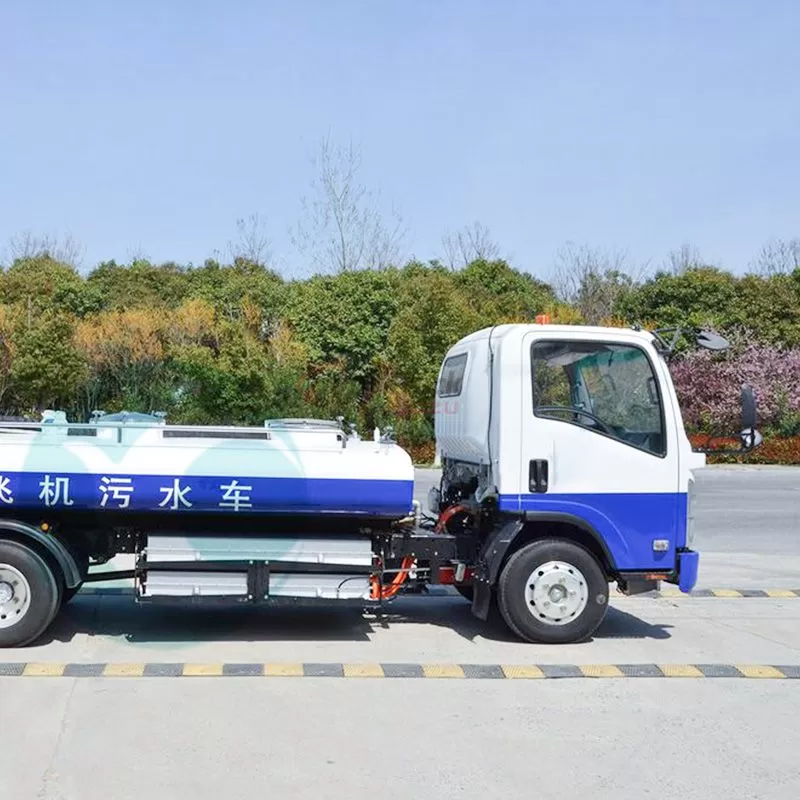 Electric Isuzu Airport lavatory truck